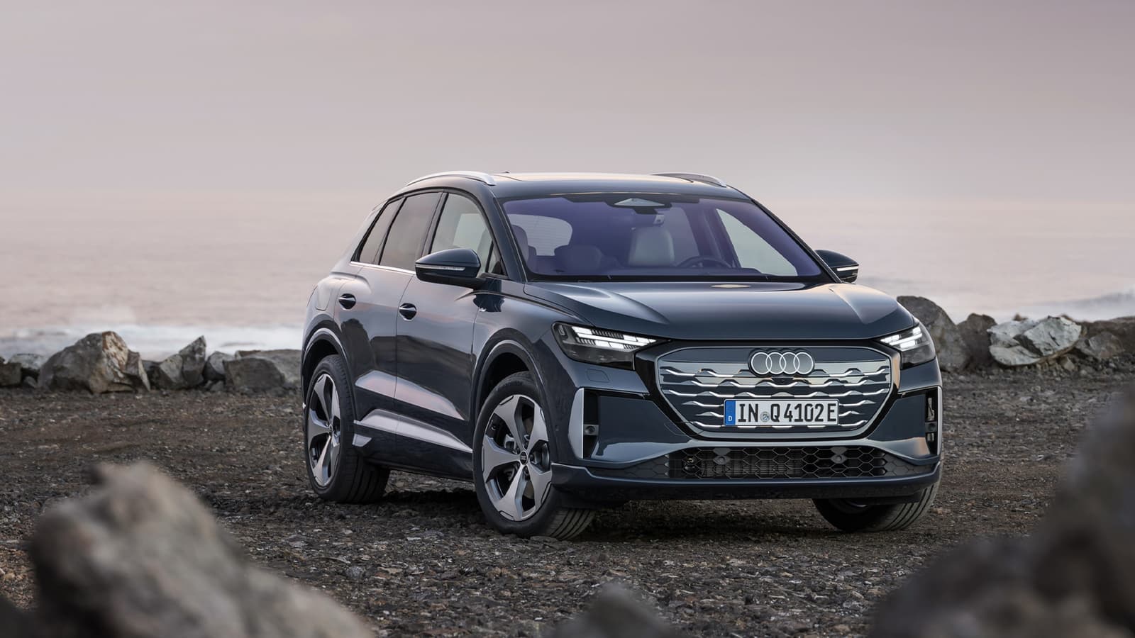 Audi Q4 e-tron front 3/4 alt