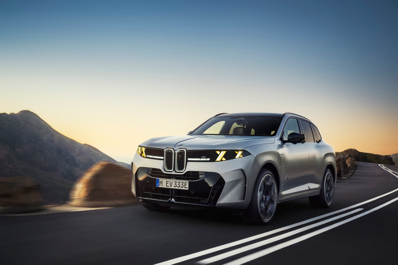 BMW X5 M Sport front 3/4 driving