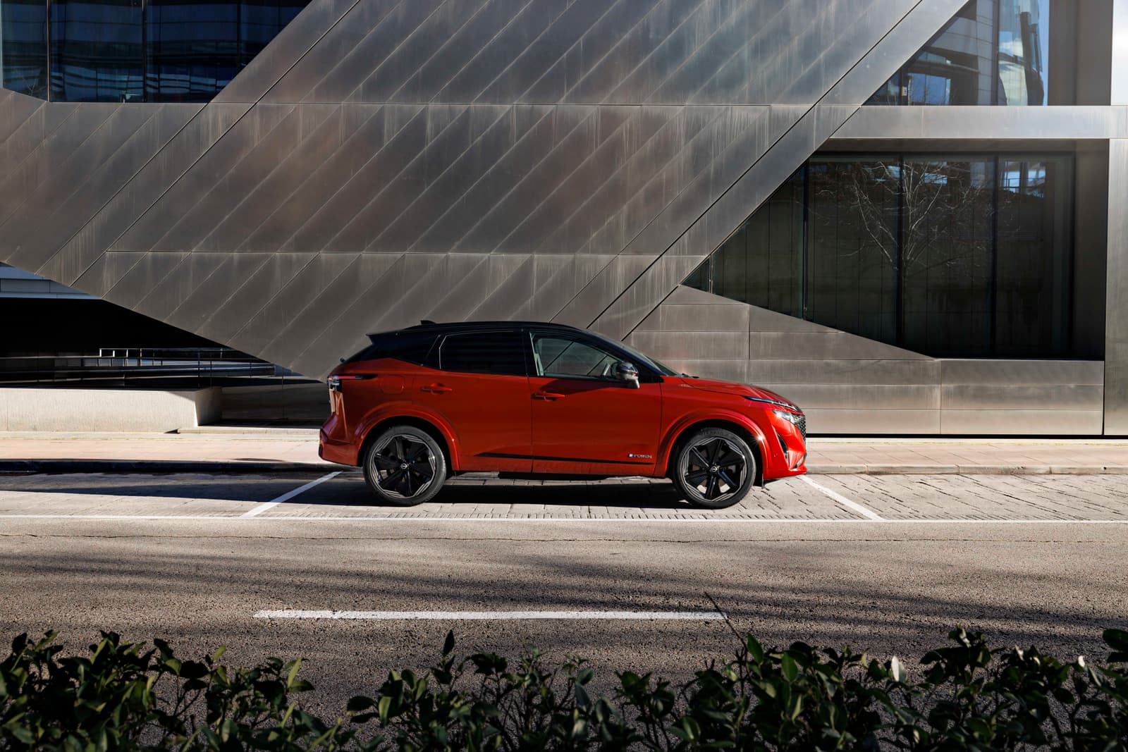 Nissan Qashqai side profile main