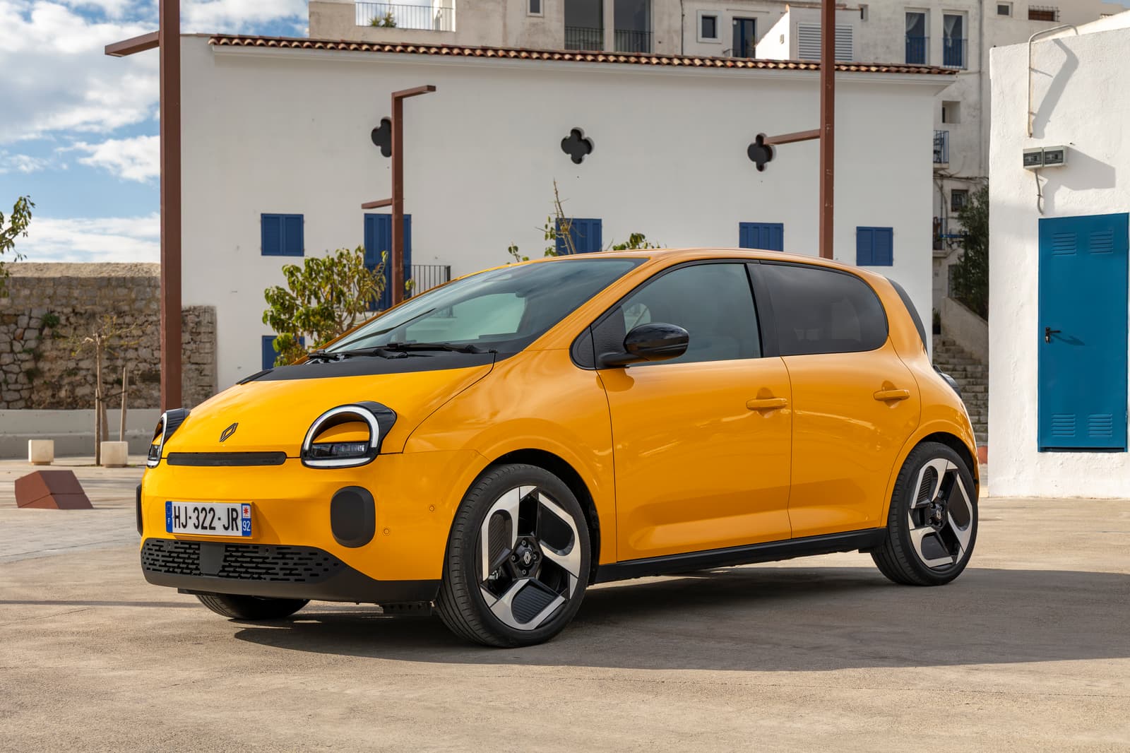 Renault Twingo E-Tech yellow front 3/4