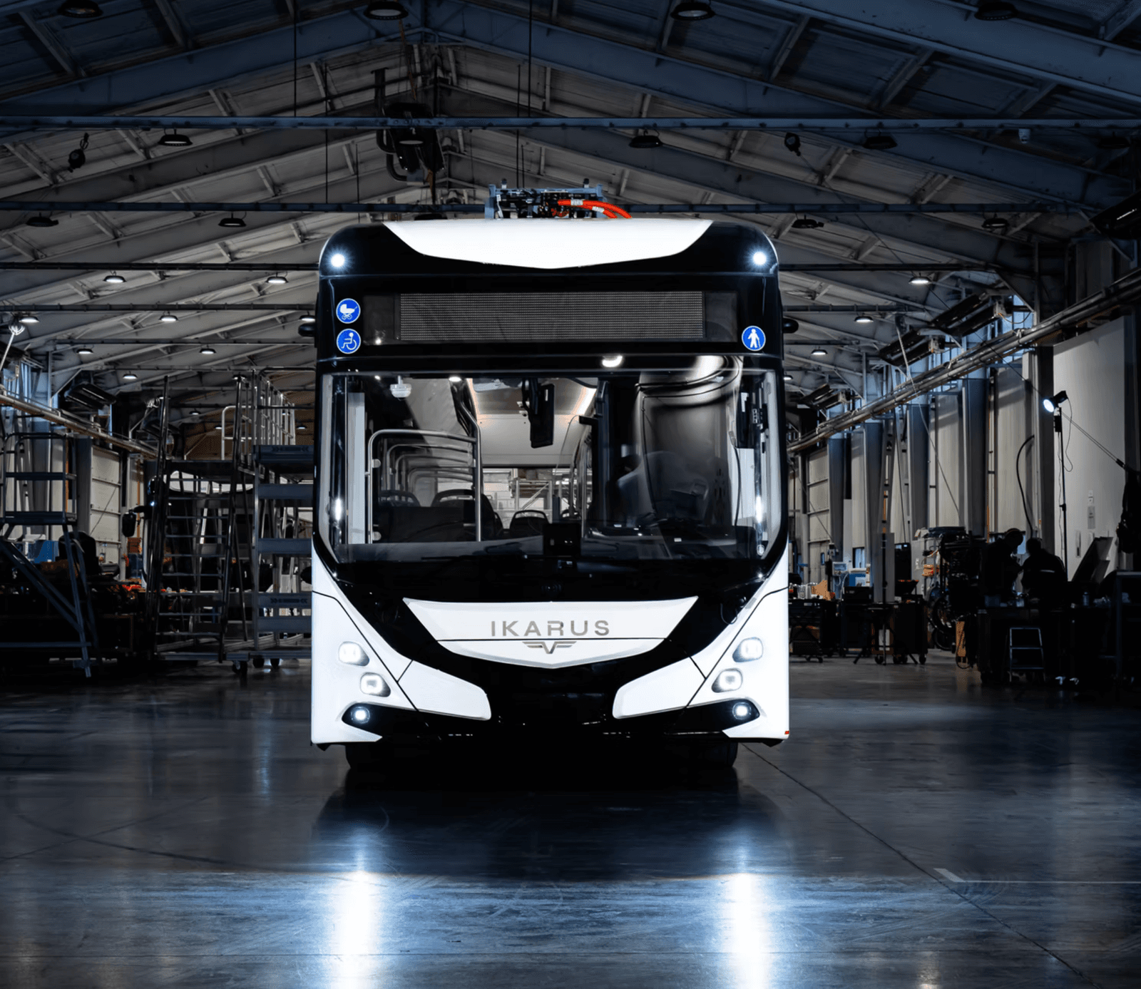 Ikarus 120e V4 front white
