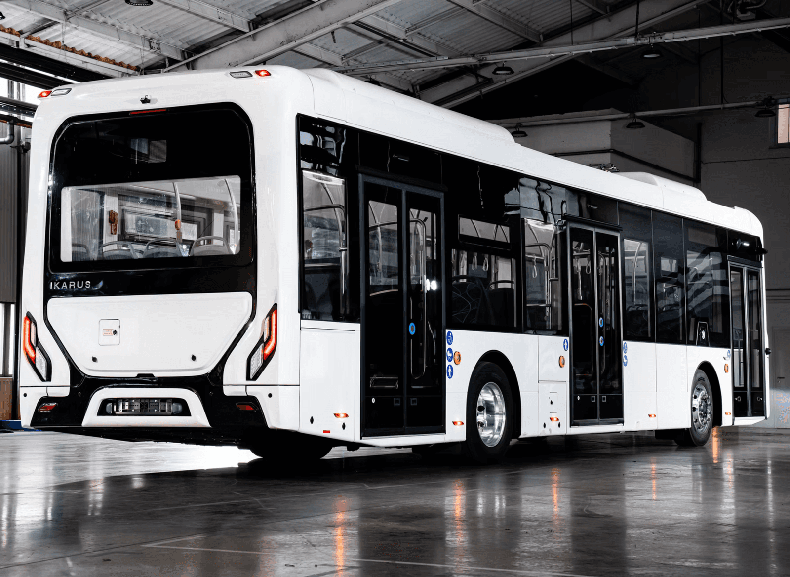 Ikarus 120e V4 rear 3/4 white