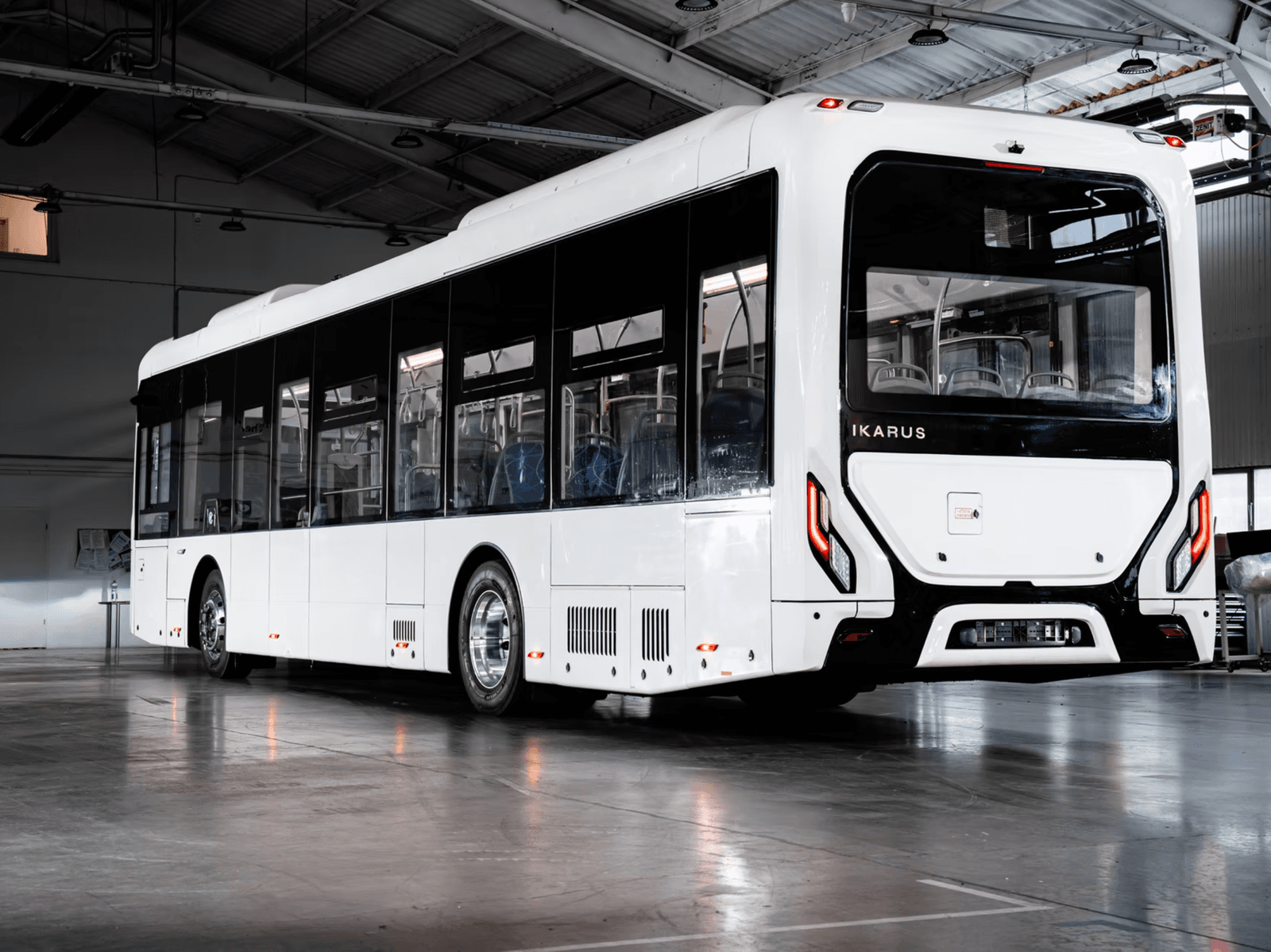Ikarus 120e V4 rear left 3/4 white