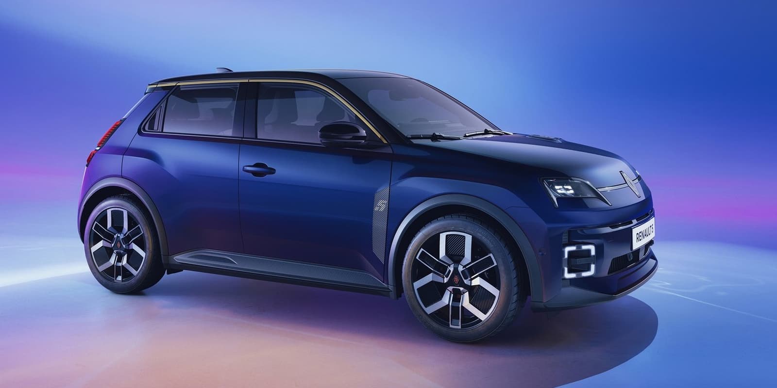 Renault 5 E-Tech Electric е лекот за големи, тешки EV