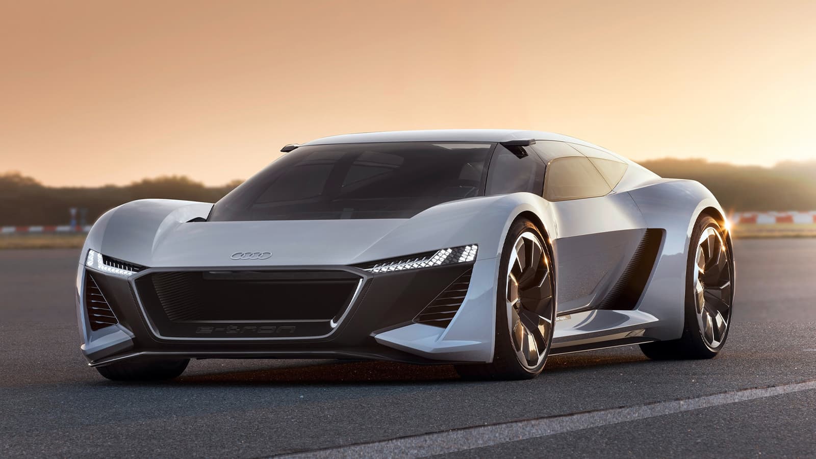 Audi R8 изгледа сепак се враќа