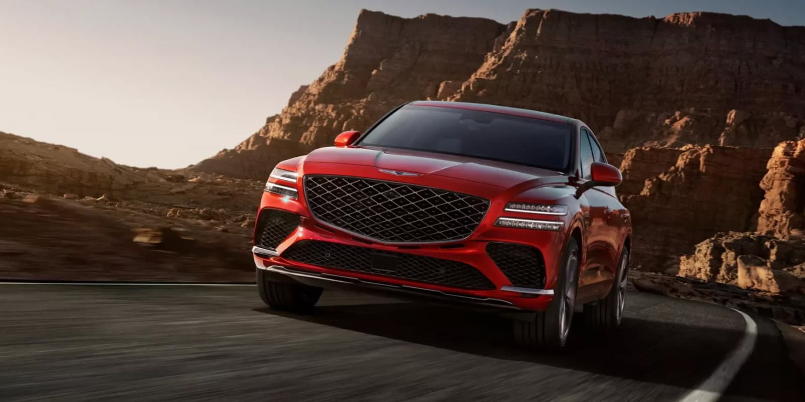 Genesis го претстави освежениот GV80, како и новата Coupè изведба