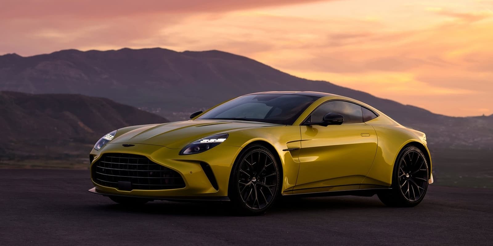 Aston Martin го претстави освежениот Vantage