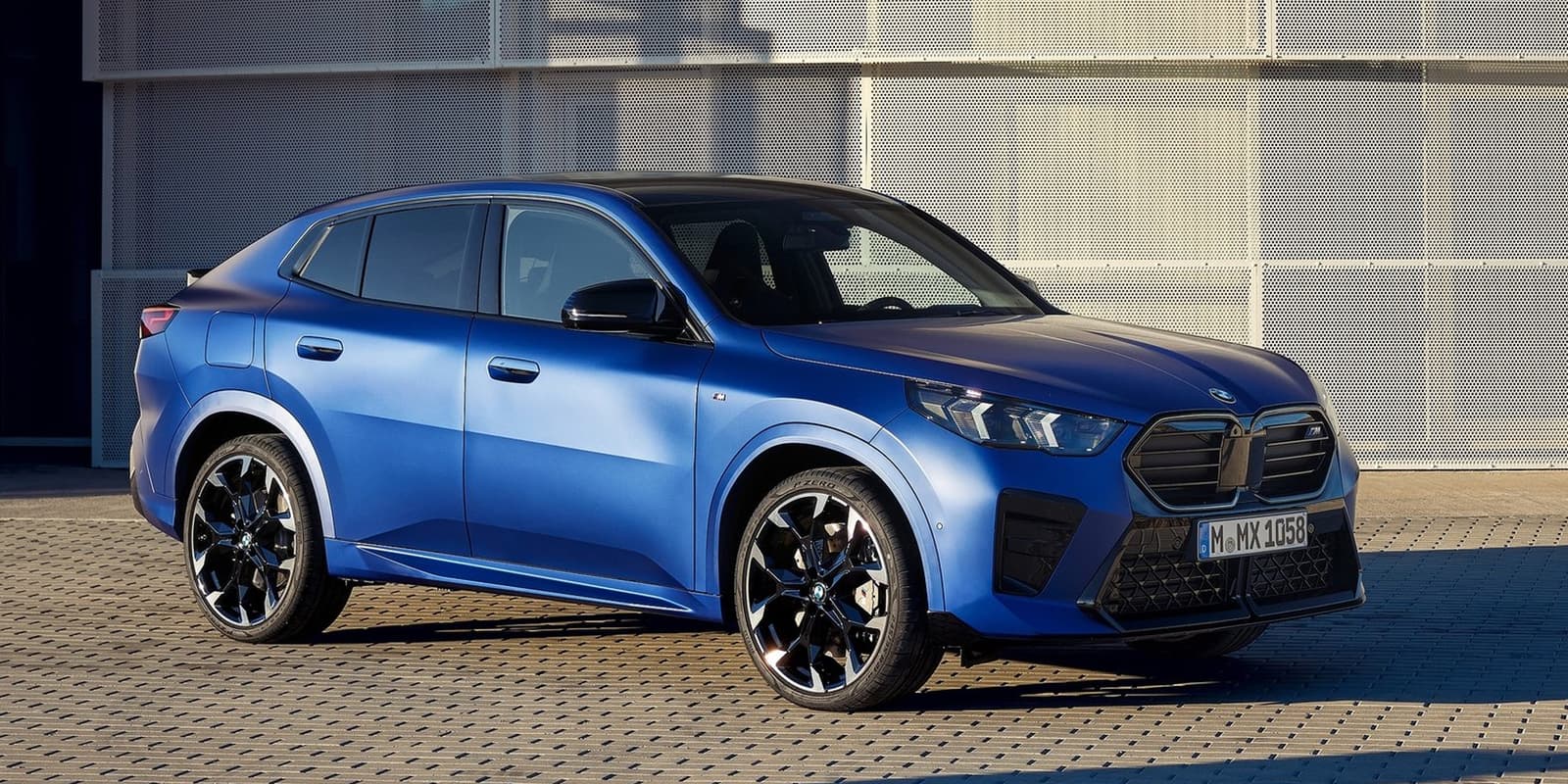 BMW го претстави X2, како и електричниот iX2