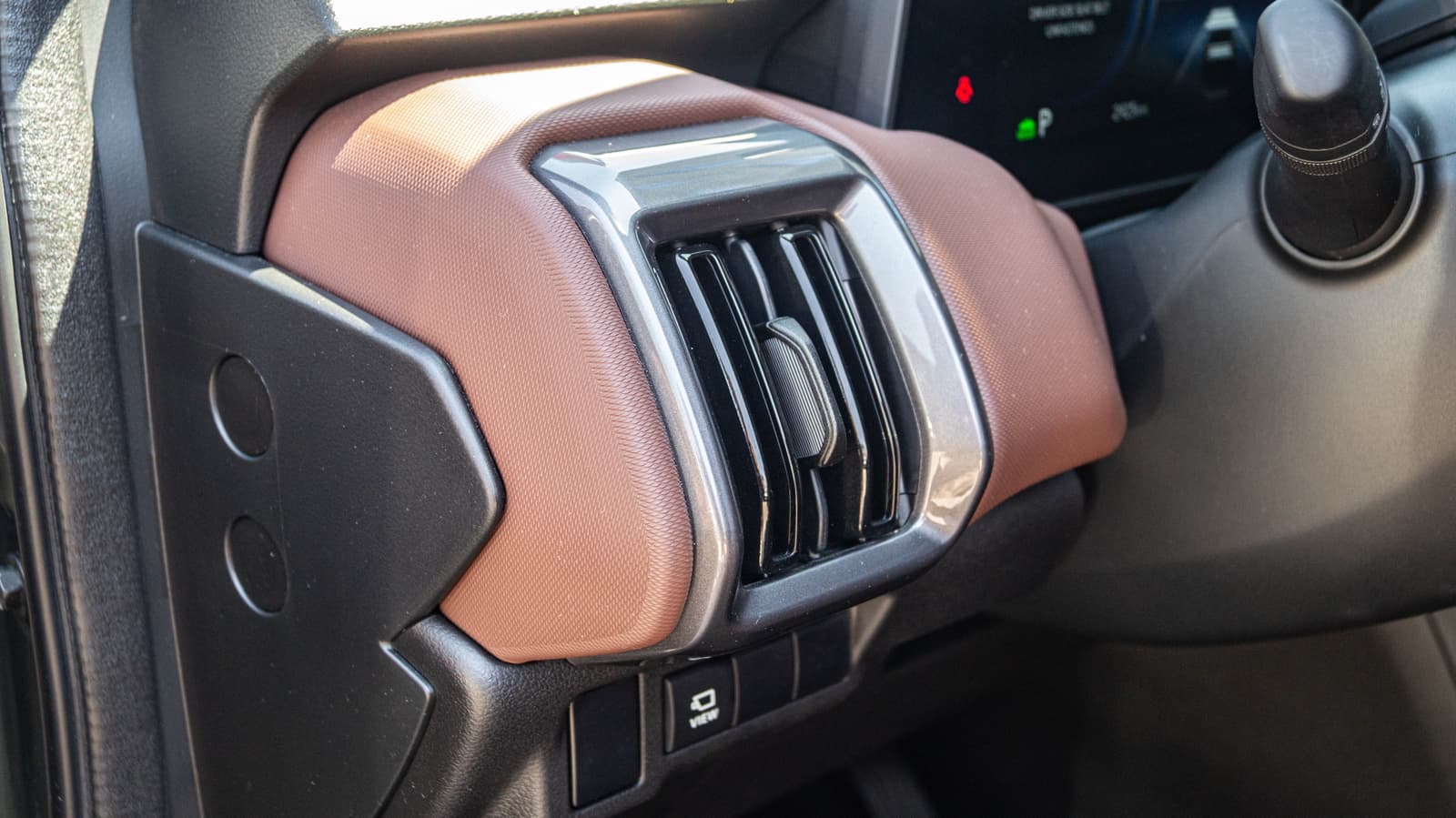 Suzuki e-Vitara 17