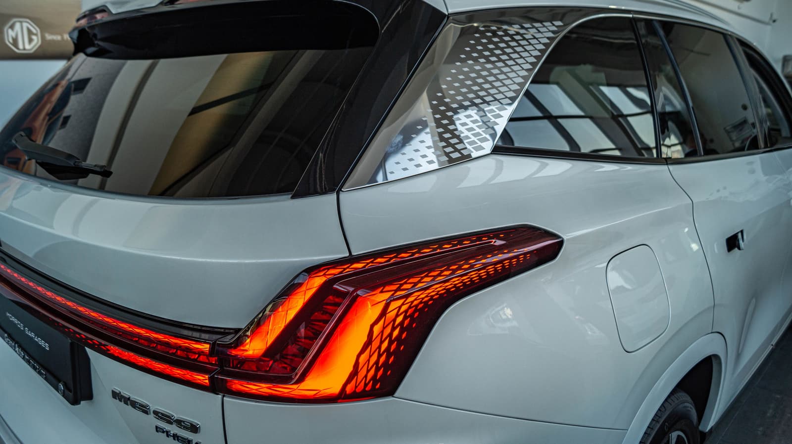 MG S9 стоп светла и украс на Ц-столб