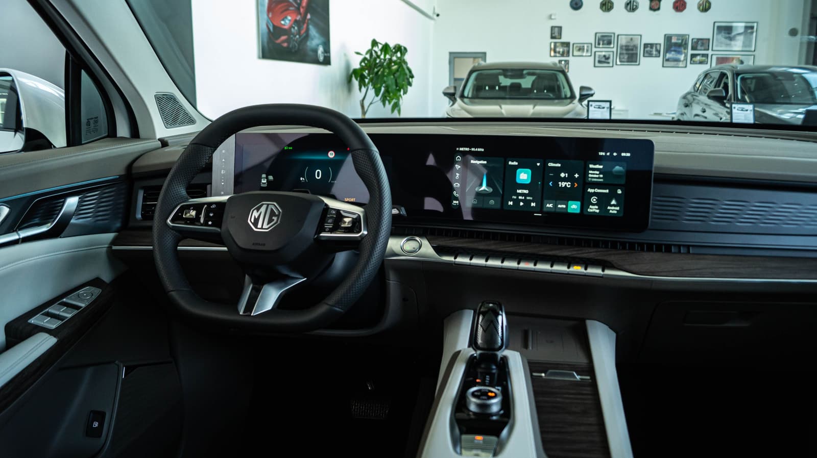 MG S9 ентериер средина