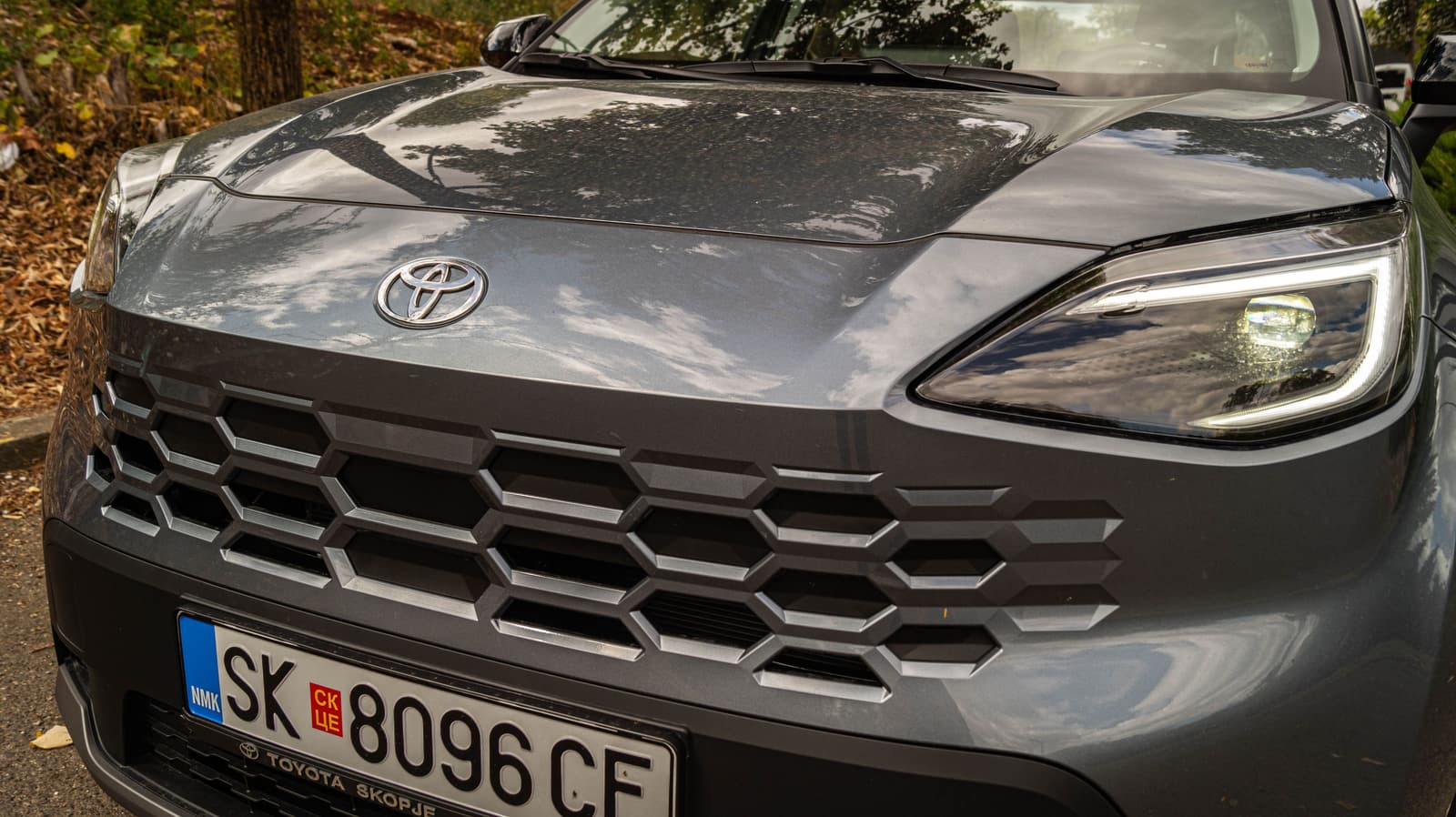 Toyota Yaris Cross предна маска блиску
