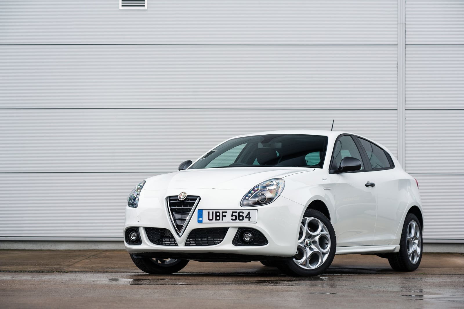 Alfa Romeo Giulietta front 3/4 white