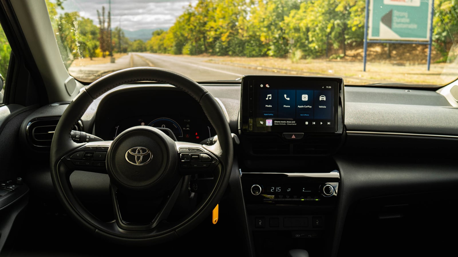 Toyota Yaris Cross ентериер средина 2