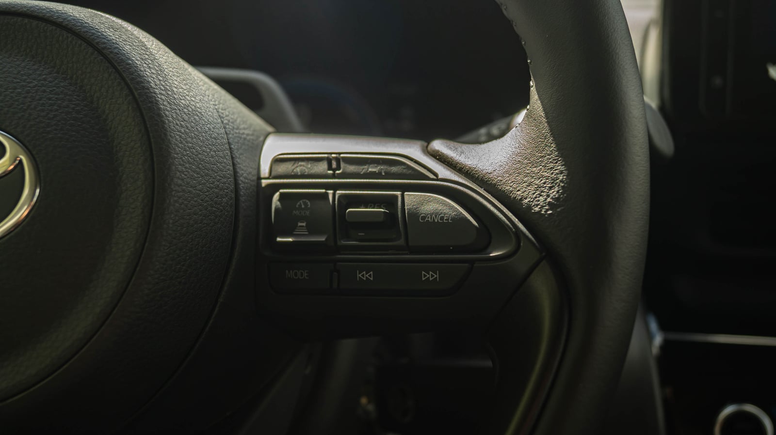 Toyota Yaris Cross команди на волан
