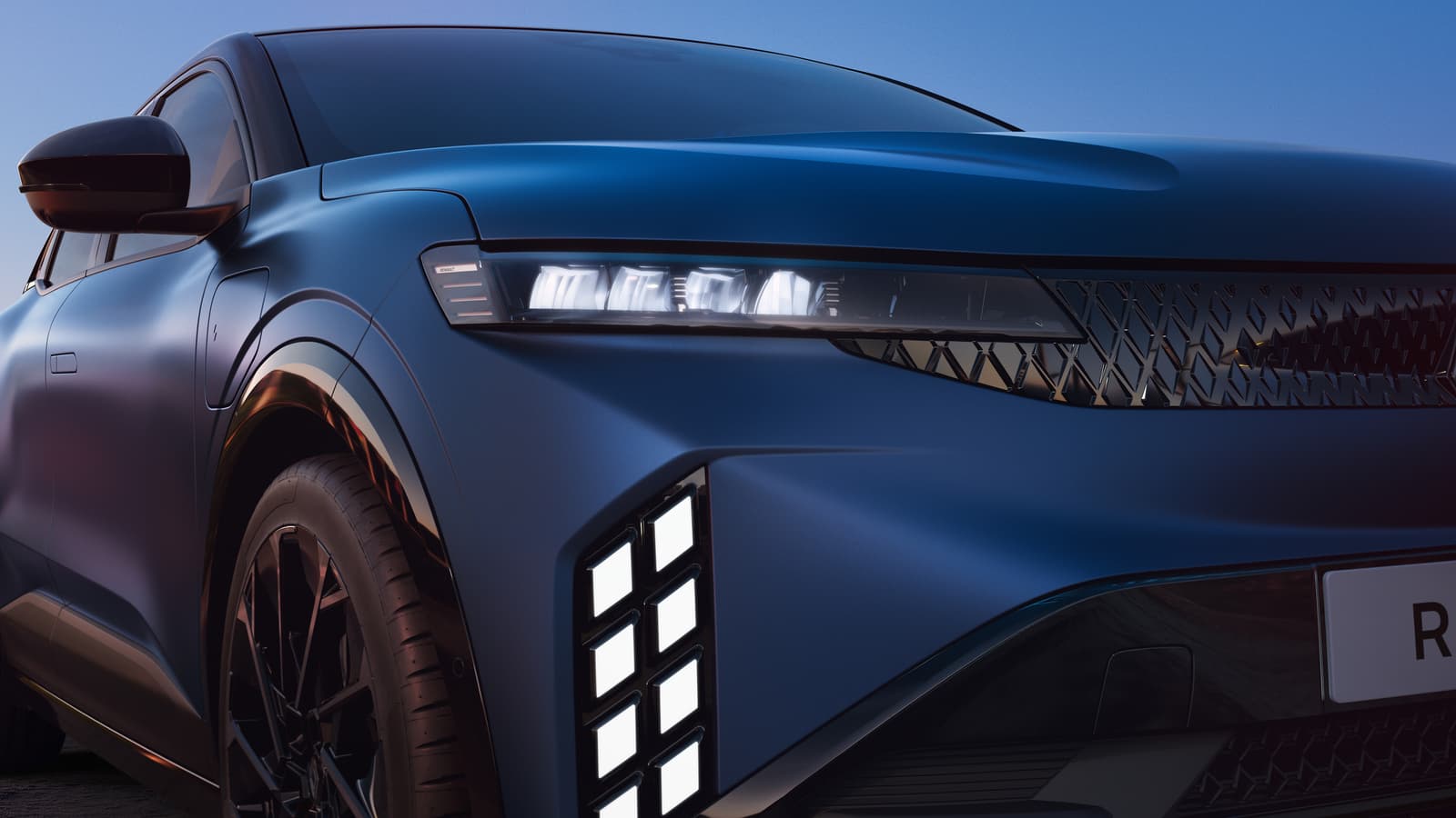 Renault Megane E-Tech lights