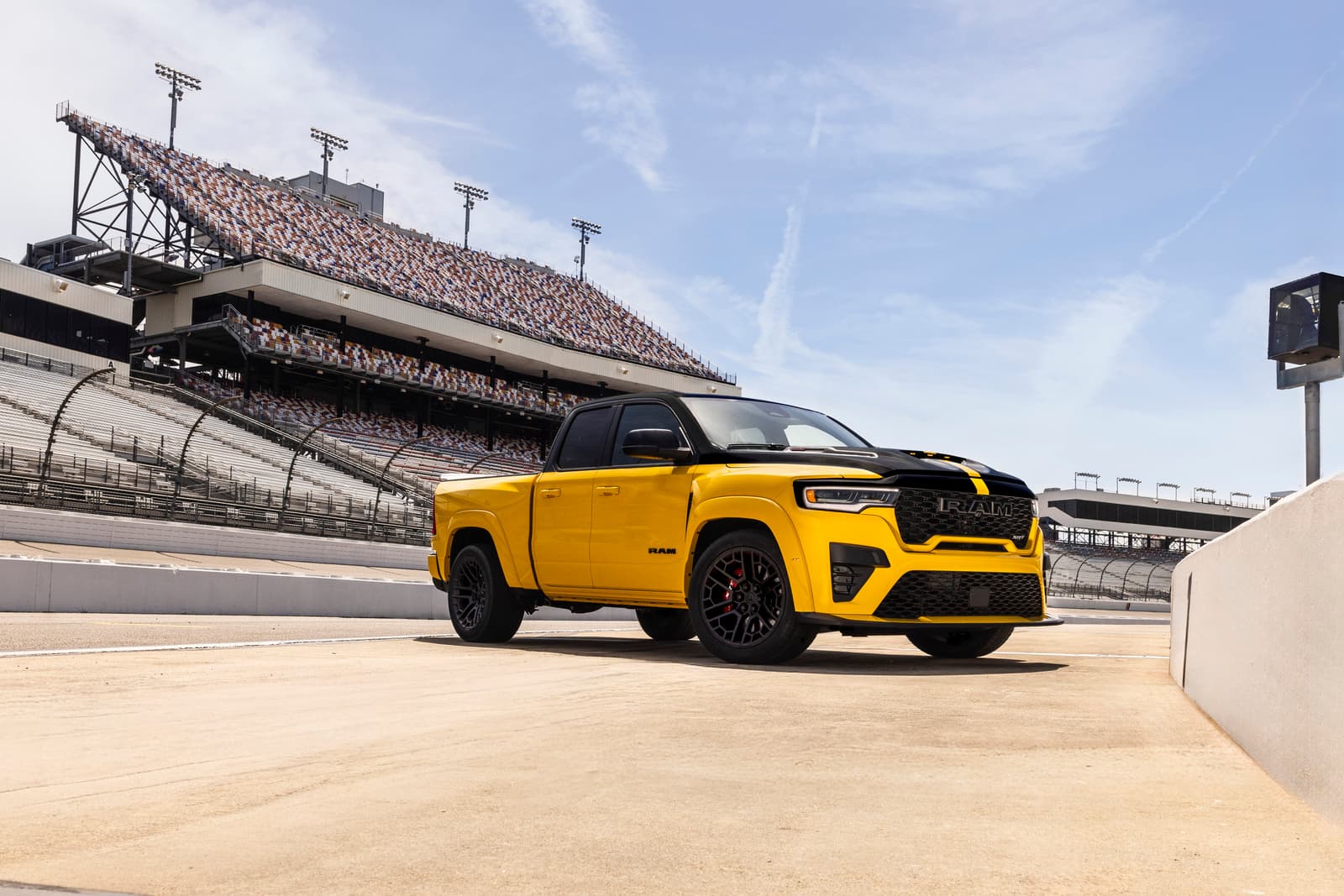 RAM 1500 SRT Rumble Bee front 3/4