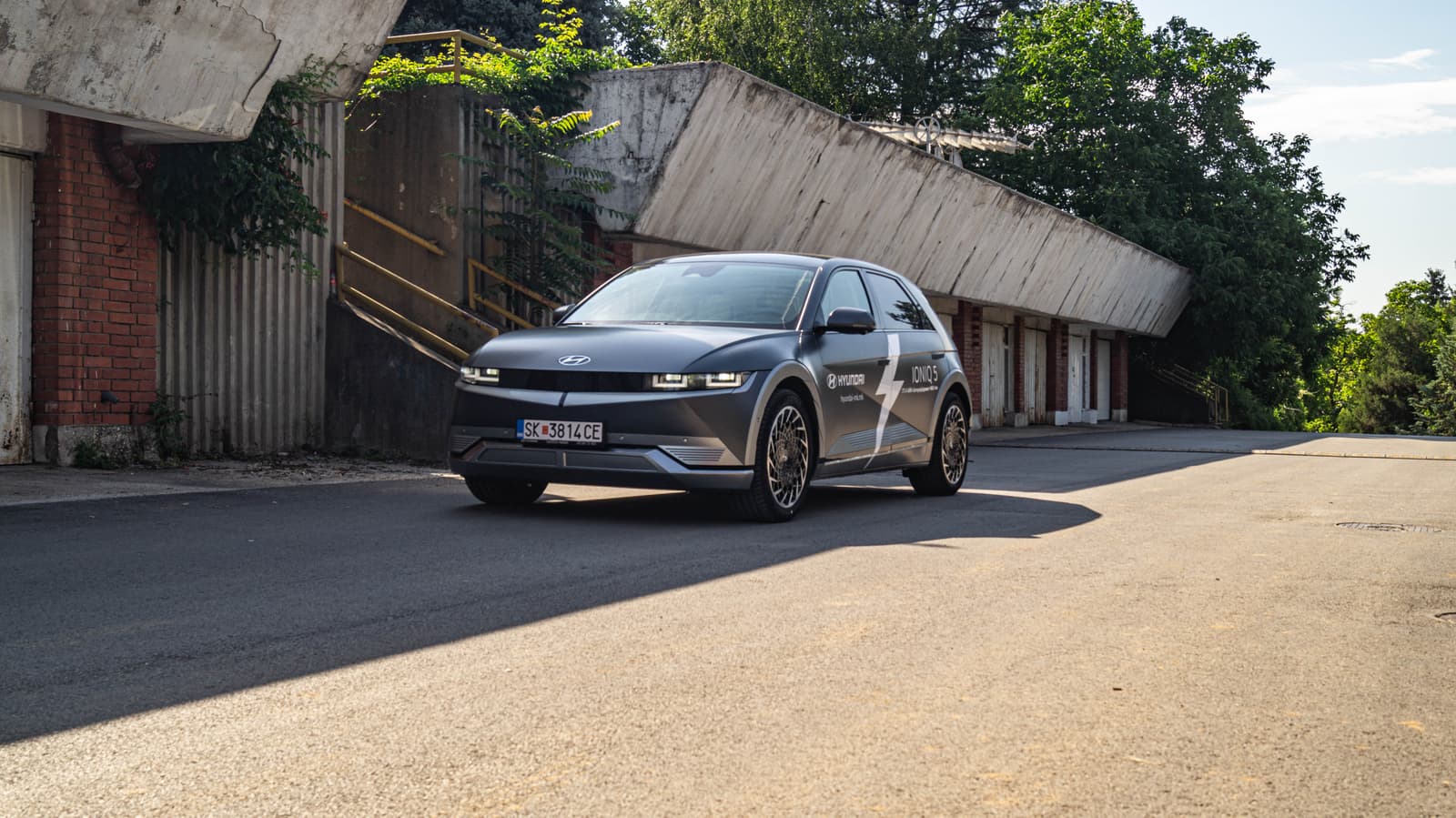 Hyundai Ioniq 25