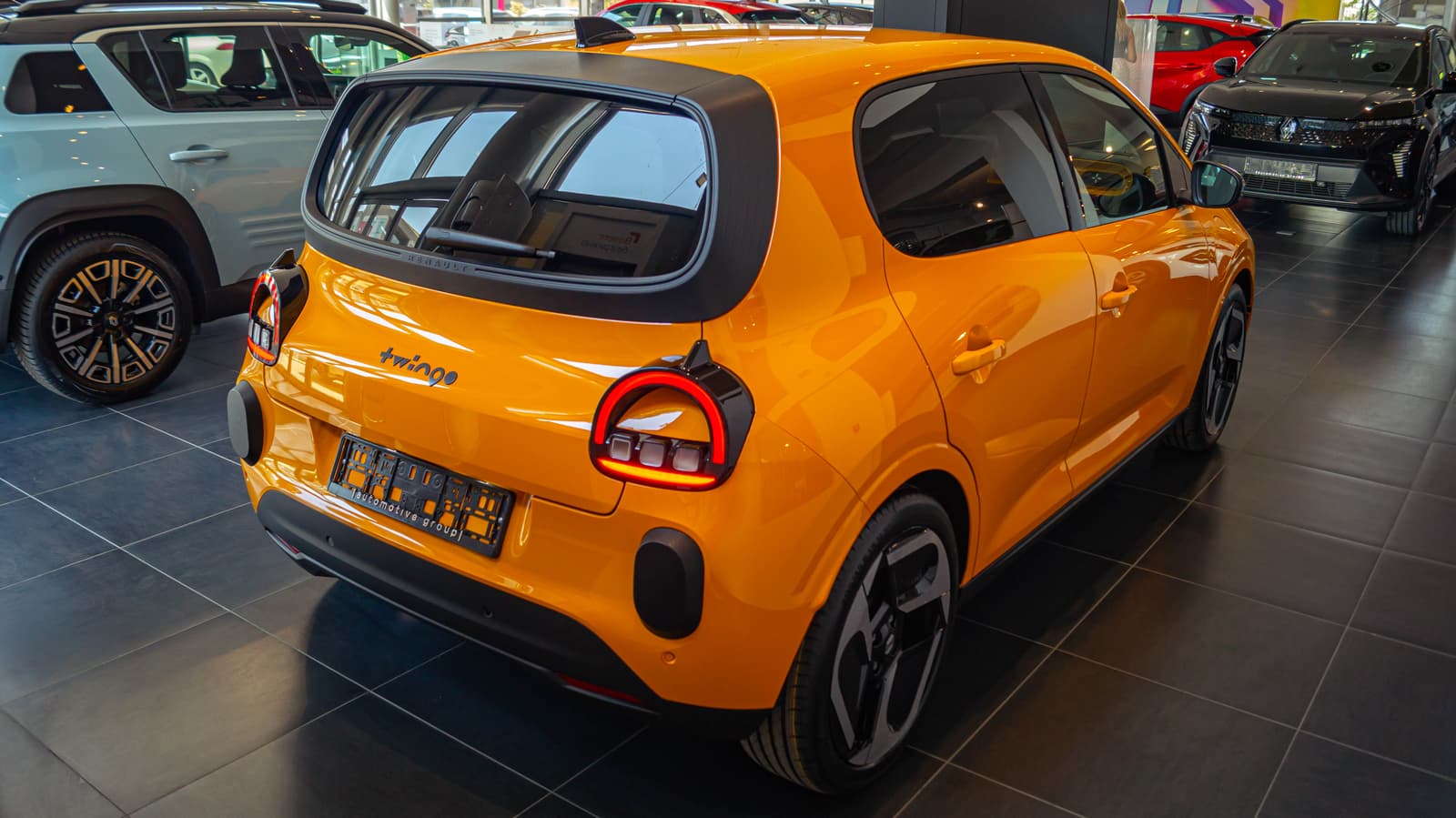 Renault Twingo E-Tech yellow 7