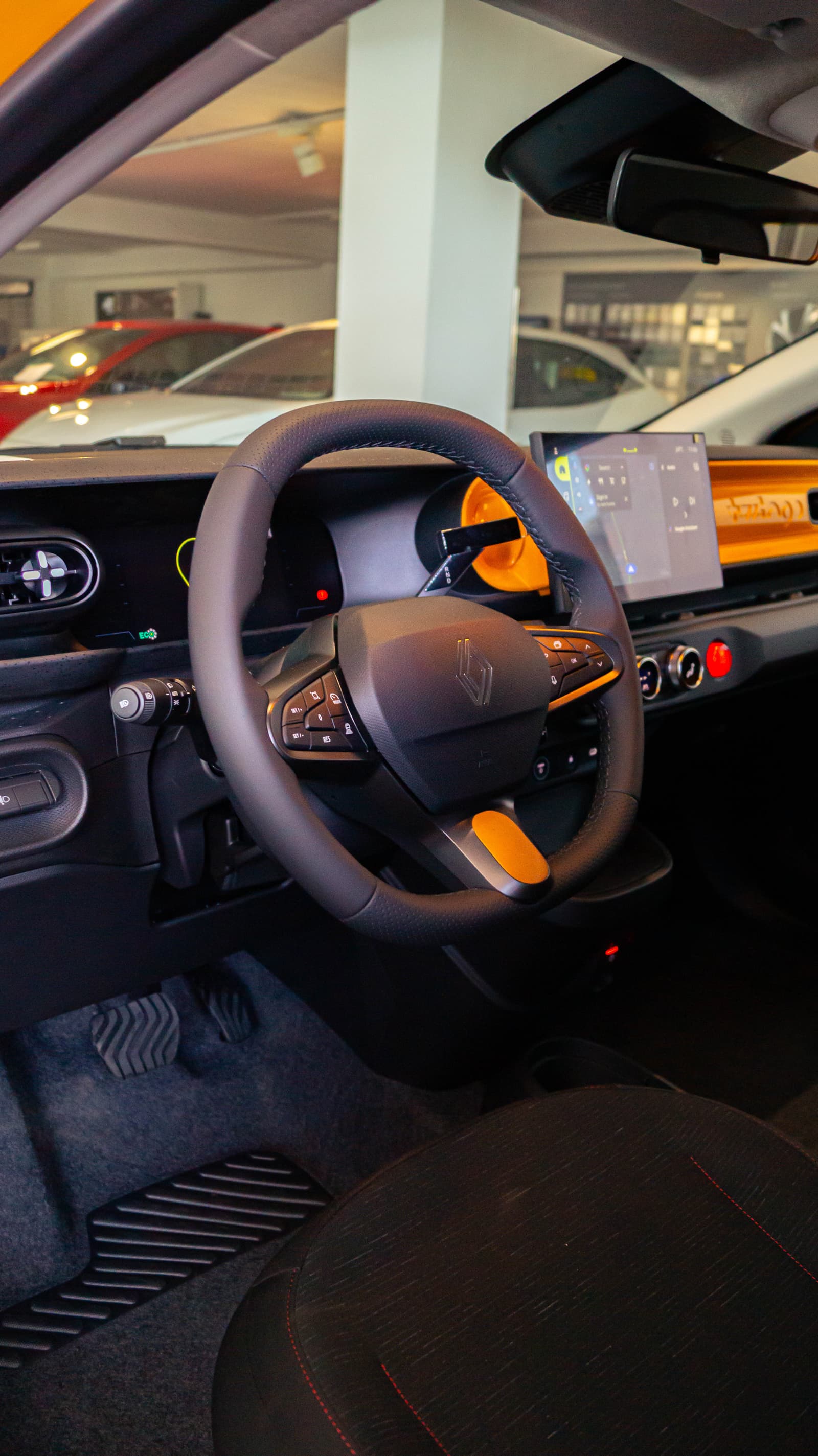 Renault Twingo E-Tech yellow 10