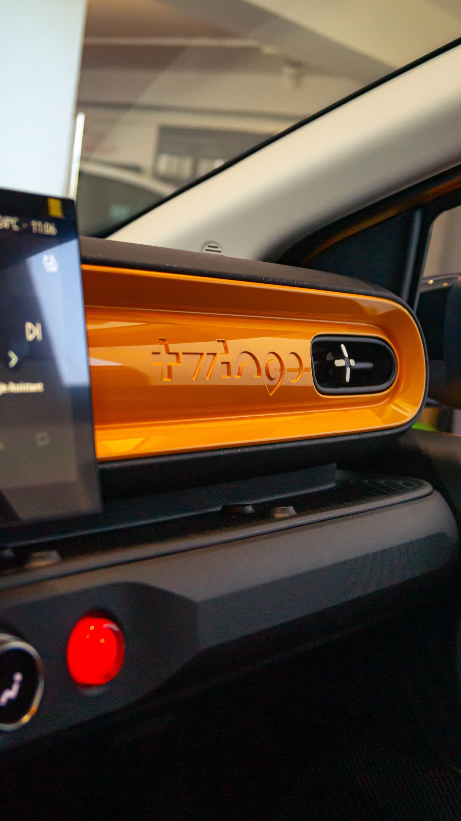 Renault Twingo E-Tech yellow 11